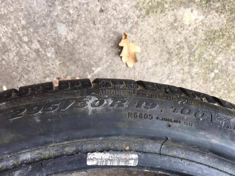 Pirelli 295/30 R19 Zimska