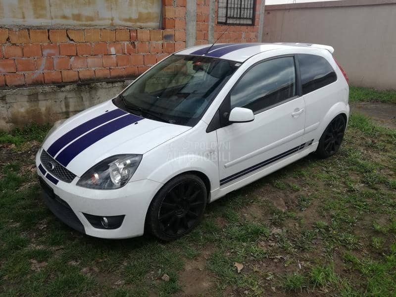 Ford Fiesta 2002. god. -  kompletan auto u delovima