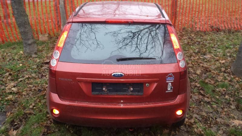 Ford Fiesta 2002. god. -  kompletan auto u delovima