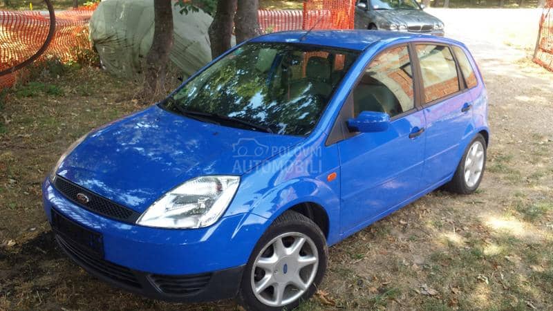 Ford Fiesta 2002. god. -  kompletan auto u delovima